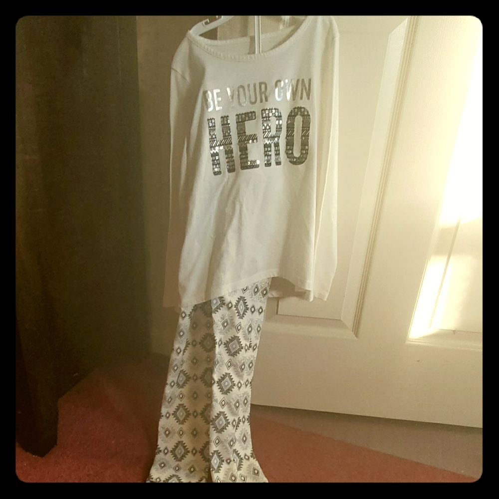 Never worn outfit from Children's Place, size 7/8